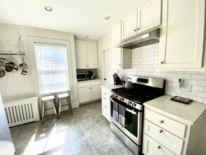 33 Mayflower St in Plymouth, MA - Building Photo - Building Photo
