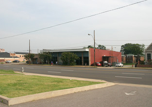 600 Poplar Ave in Memphis, TN - Building Photo - Building Photo