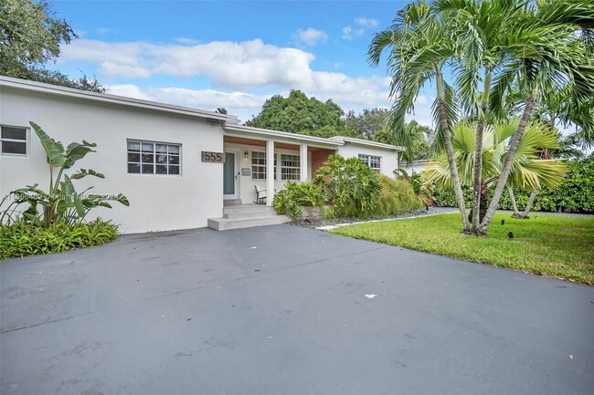 555 NE 127th St in North Miami, FL - Building Photo - Building Photo