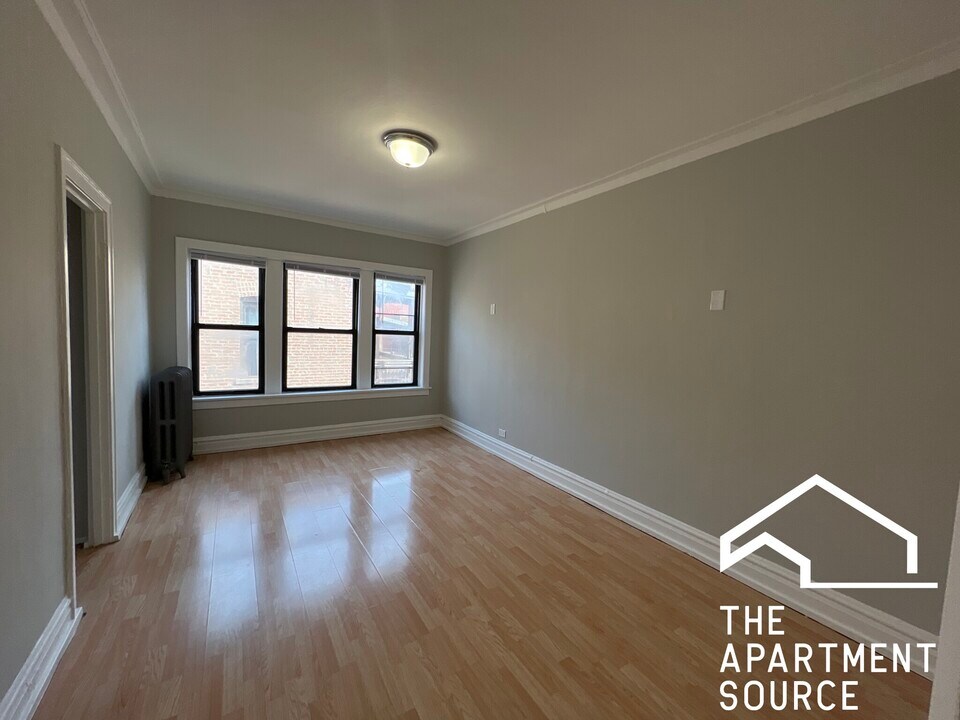 5451 S Cornell Ave in Chicago, IL - Building Photo