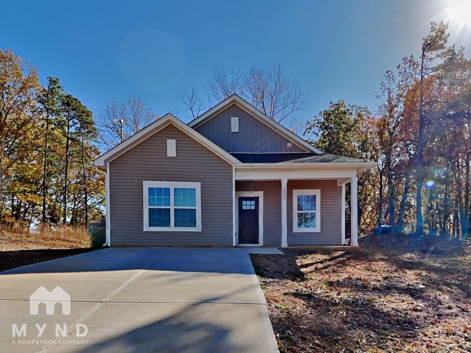 203 S Skyland Dr in Bessemer City, NC - Building Photo