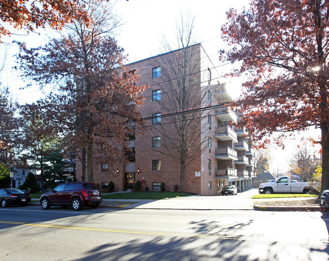 The Brentwood Apartments in Arlington, MA - Building Photo - Building Photo