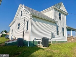 3562 St Luke Rd in Woodstock, VA - Foto de edificio - Building Photo