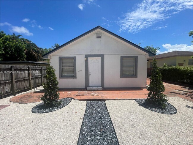 5738 Garfield St in Hollywood, FL - Building Photo - Building Photo