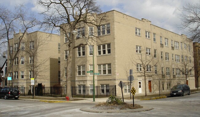 6701-6711 N Greenview Ave in Chicago, IL - Foto de edificio - Building Photo
