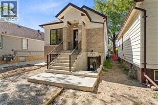 849-REAR Ford Blvd in Windsor, ON - Building Photo