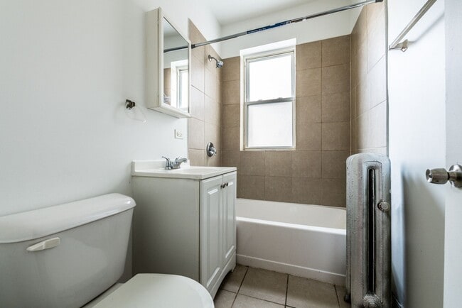 7825 S Emerald Ave Chicago, IL 60620 in Chicago, IL - Building Photo - Building Photo