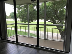6145 Balboa Cir-Unit -201 in Boca Raton, FL - Building Photo - Building Photo