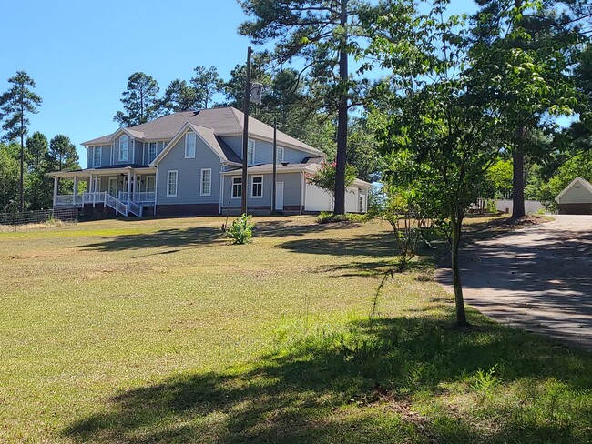 7381 Sheriff Watson Rd in Sanford, NC - Foto de edificio - Building Photo