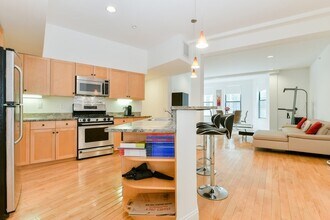 74 Kent St in Brookline, MA - Foto de edificio - Building Photo