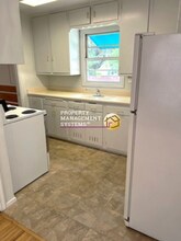 2524 E Murray Holladay Rd in Holladay, UT - Building Photo - Building Photo