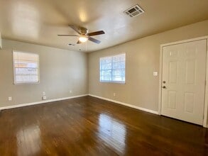 6614 NW 27th St in Bethany, OK - Foto de edificio - Building Photo