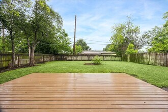 5850 Southminster Dr in Houston, TX - Building Photo - Building Photo