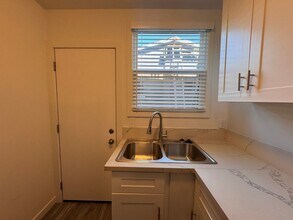 456 N Westmoreland Ave in Los Angeles, CA - Building Photo - Building Photo