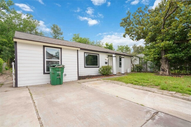 9409 Fairland Dr in Houston, TX - Building Photo - Building Photo