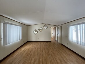 7323 Academy St, Unit 7323 in Whitney Point, NY - Foto de edificio - Building Photo