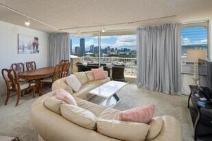 750 Amana St in Honolulu, HI - Building Photo