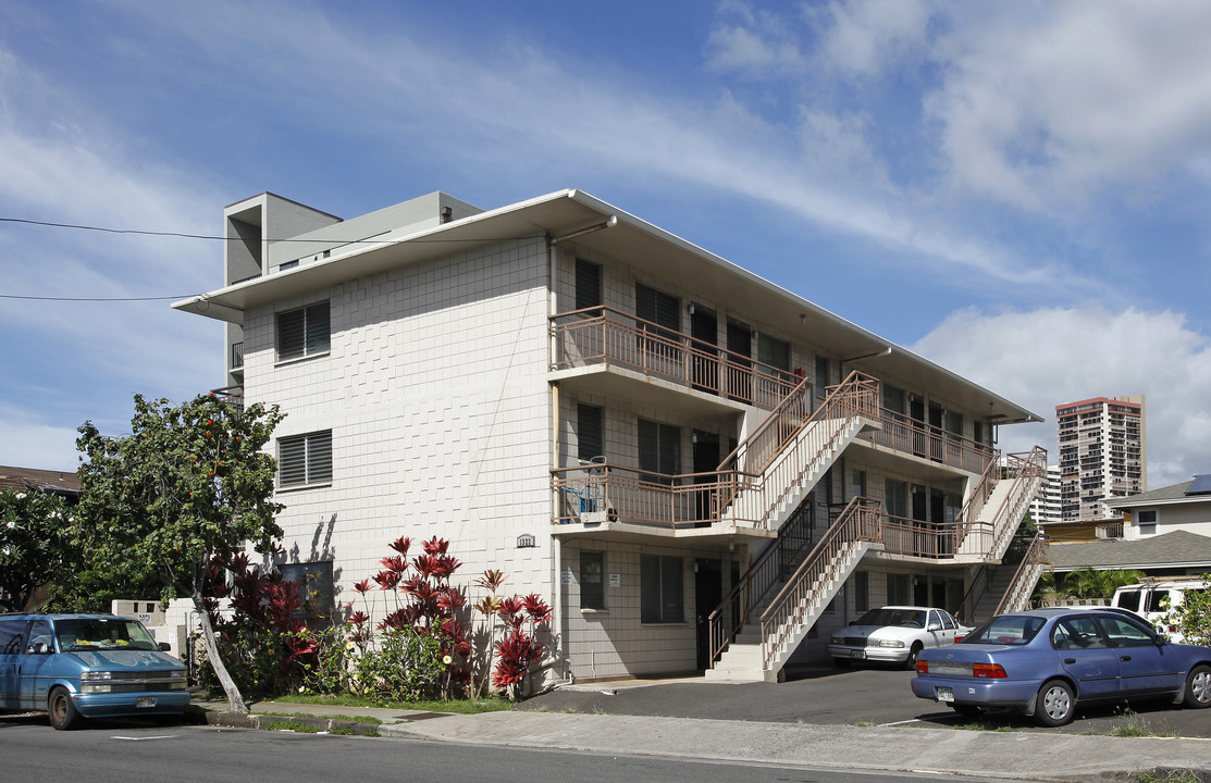 1322 Kinau St in Honolulu, HI - Building Photo