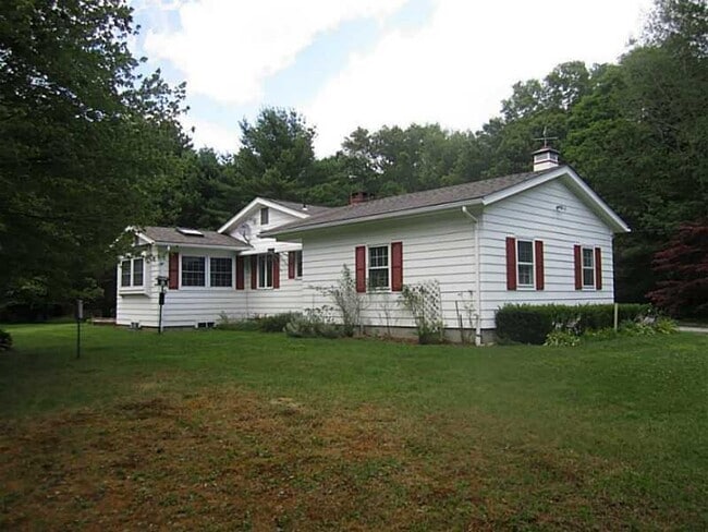 301 Wolf Rock Rd in Exeter, RI - Building Photo - Building Photo