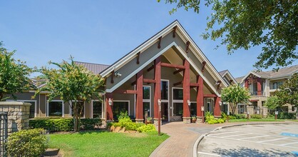 Northgate Oaks Apartments in Houston, TX - Building Photo - Building Photo