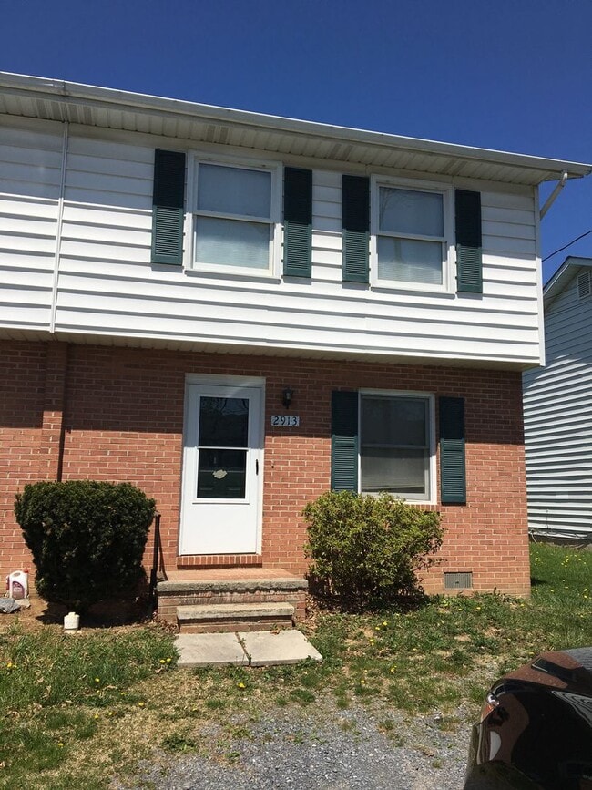 property at 2913 Packer St
