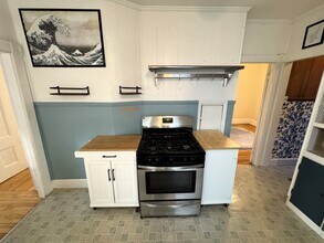 377 Highland Ave, Unit 1 in Somerville, MA - Building Photo - Building Photo