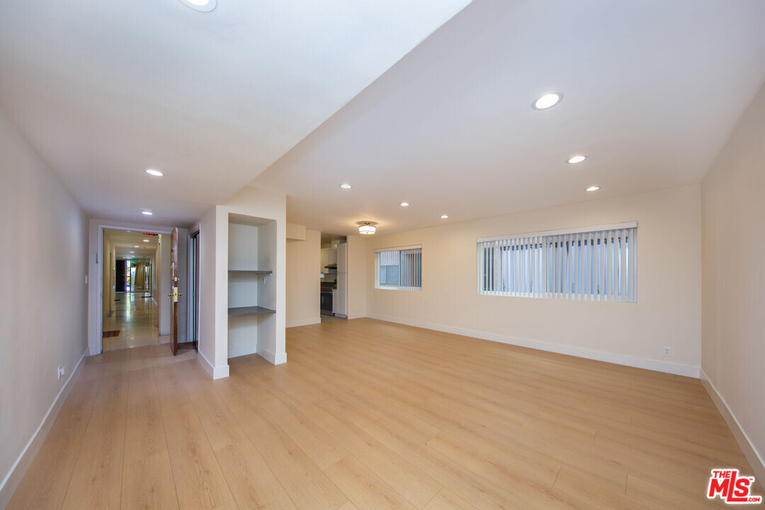 406 N Palm Dr in Beverly Hills, CA - Building Photo