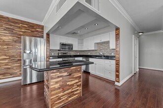 5150 Hidalgo St, Unit 806 in Houston, TX - Building Photo - Building Photo