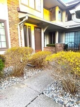 6979 Pebble Creek Woods Dr, Unit 35 in West Bloomfield, MI - Building Photo - Building Photo