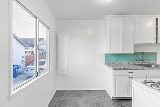 725 Spence St, Unit 725 in Los Angeles, CA - Foto de edificio - Building Photo