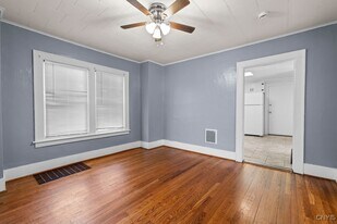 401 Valley Dr in Syracuse, NY - Building Photo