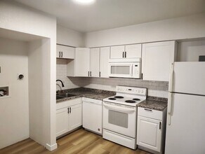 21 University Dr in Colorado Springs, CO - Foto de edificio - Building Photo