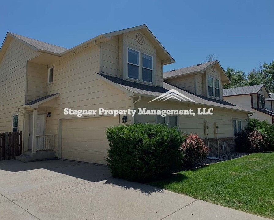 993 Winona Cir in Loveland, CO - Building Photo