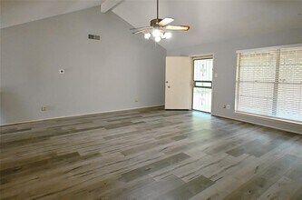 10622 Hillcroft St in Houston, TX - Building Photo - Building Photo