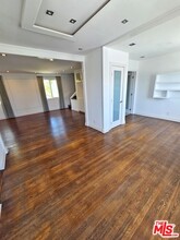 136 San Vicente Blvd in Santa Monica, CA - Foto de edificio - Building Photo