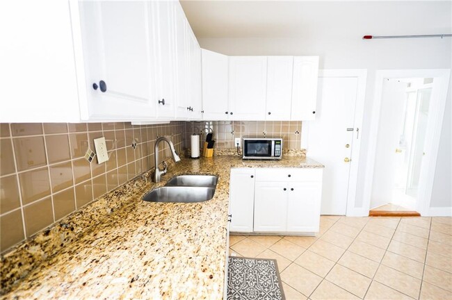 193 Dean St, Unit 2 in Providence, RI - Building Photo - Building Photo