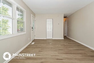 2813 Falcon Dr in Indianapolis, IN - Foto de edificio - Building Photo