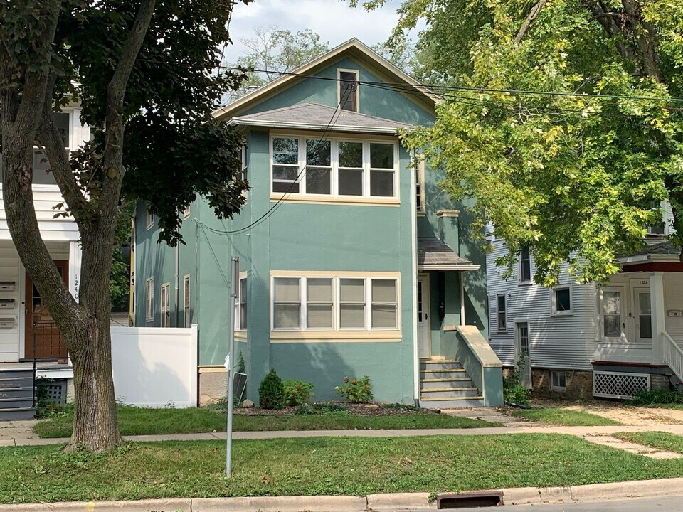 1236 Drake St in Madison, WI - Building Photo