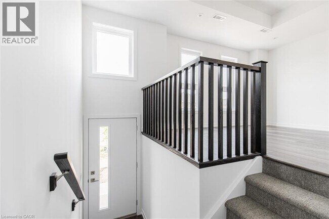 70 Kenesky Dr in Hamilton, ON - Building Photo - Building Photo