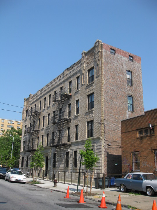 355 Stockton St in Brooklyn, NY - Building Photo