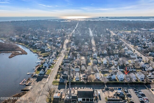 property at 5 Meadowbrook Ave