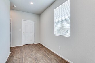 187 Tillage Rd, Unit 2 in Elgin, TX - Building Photo - Building Photo