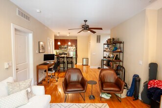 2771 W Francis Pl in Chicago, IL - Building Photo - Building Photo