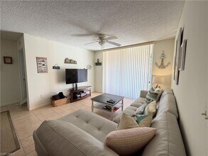 1220 Wildwood Lakes Blvd in Naples, FL - Building Photo - Building Photo