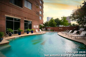 215 Center St in San Antonio, TX - Foto de edificio - Building Photo