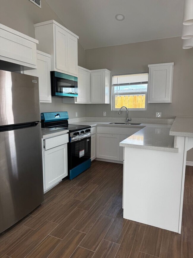 705 Sparrow Rd-Unit -#4 in Weslaco, TX - Building Photo - Building Photo