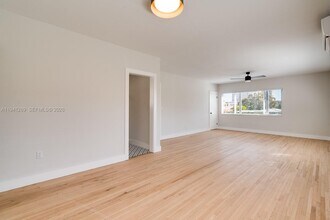 2922 S Le Jeune Rd in Coral Gables, FL - Building Photo - Building Photo