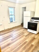 8 Summit St in Derby, CT - Building Photo - Building Photo