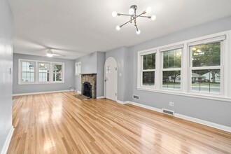 304 E Schreyer Pl in Columbus, OH - Building Photo - Building Photo