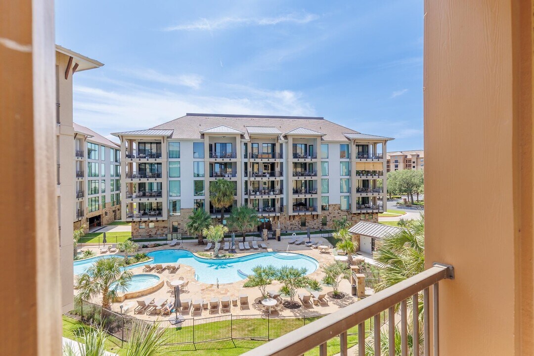 96 Island Dr in Horseshoe Bay, TX - Building Photo